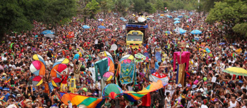 Foliões curtem o Carnaval. Foto: Divulgação / Galeria do Samba